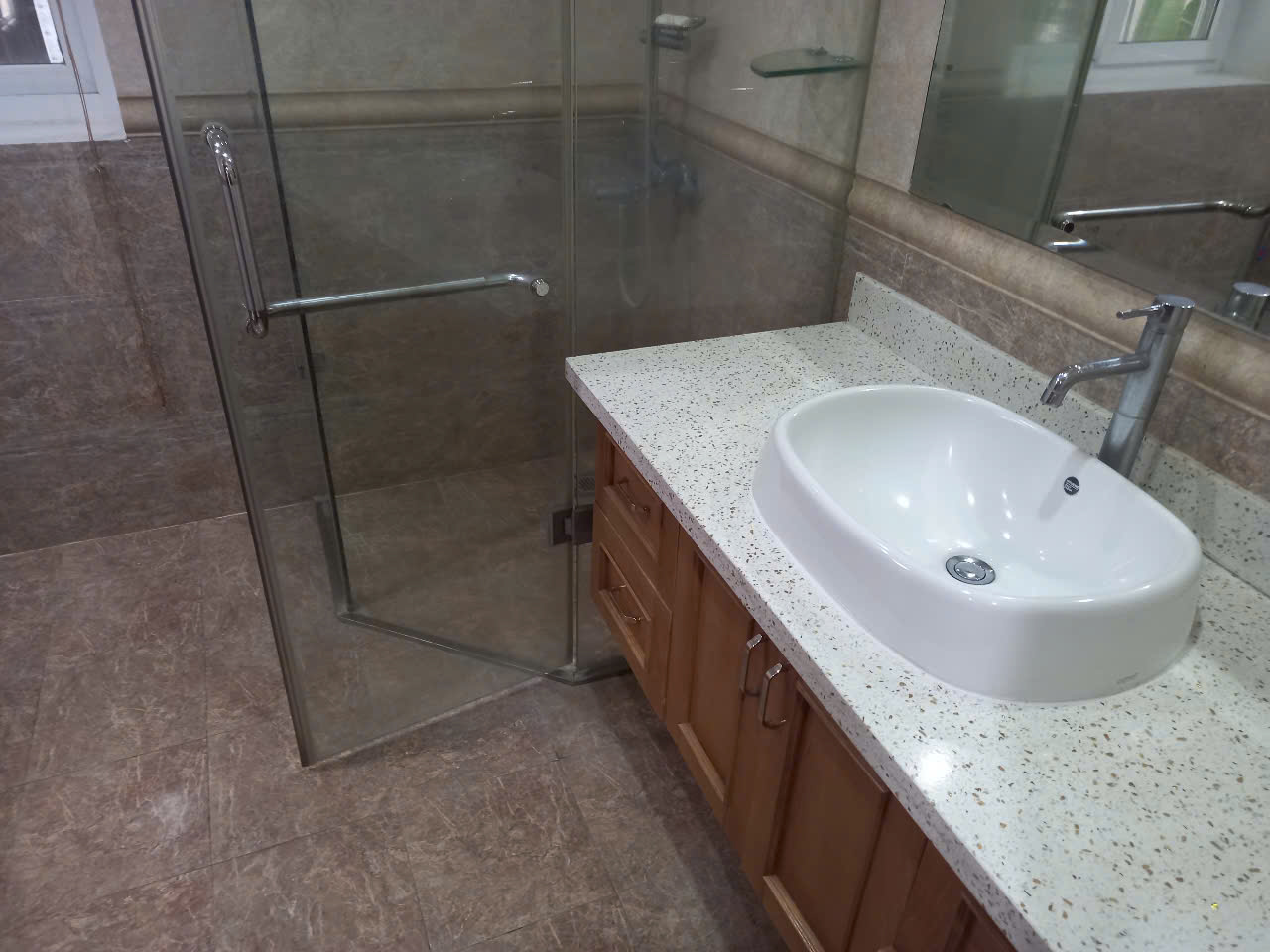 Bán Biệt Thự Đơn lập căn góc 320m2, đầy đủ đồ bên khu vườn mai Ecopark 10