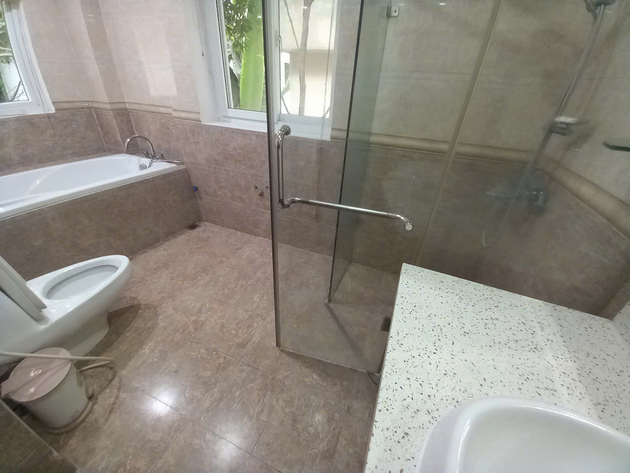 Bán Biệt Thự Đơn lập căn góc 320m2, đầy đủ đồ bên khu vườn mai Ecopark 11
