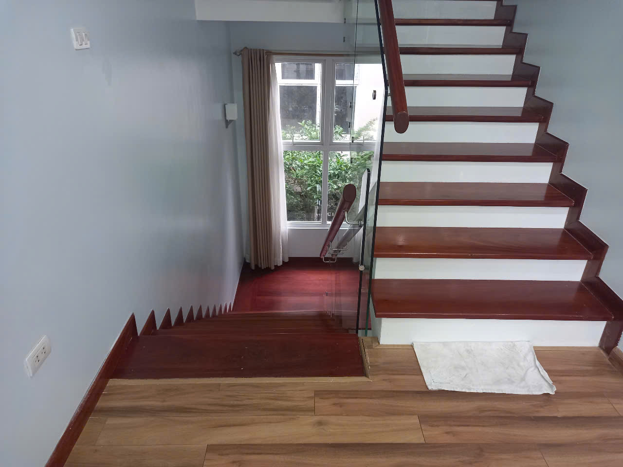 Bán Biệt Thự Đơn lập căn góc 320m2, đầy đủ đồ bên khu vườn mai Ecopark 13