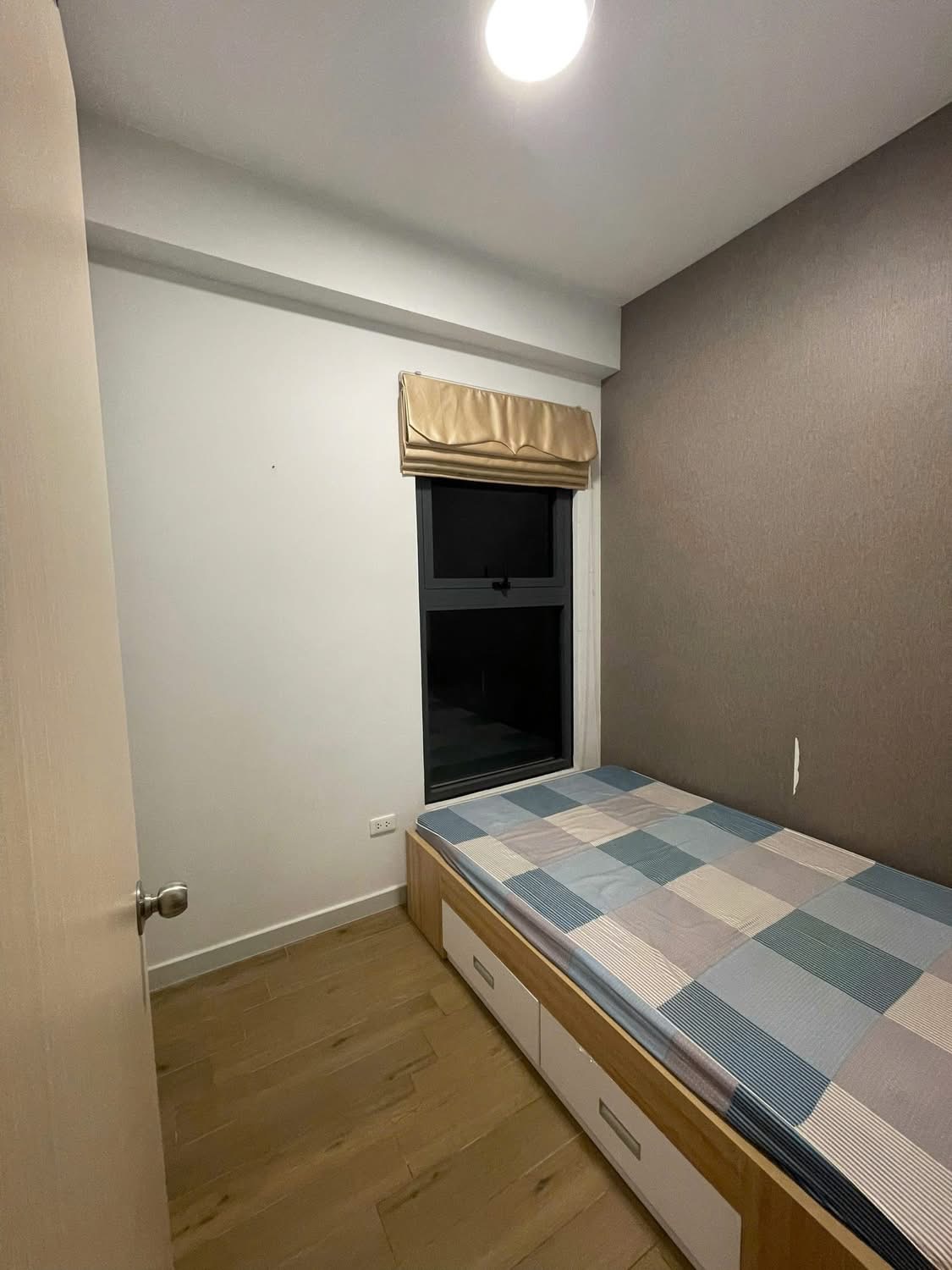 Bán căn hộ 53m , 2 phòng ngủ 1 vệ sinh tòa westbay C 7