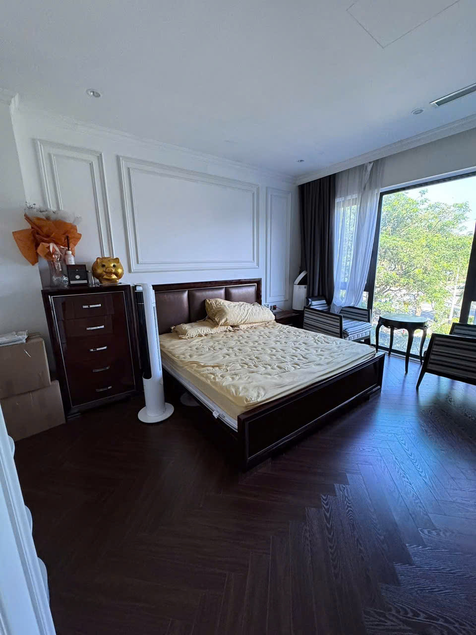 Biệt thự 200m2, 4 phòng ngủ, đầy đủ đồ có view sông và thang máy bên Vinhomes riverside cho thuê 6