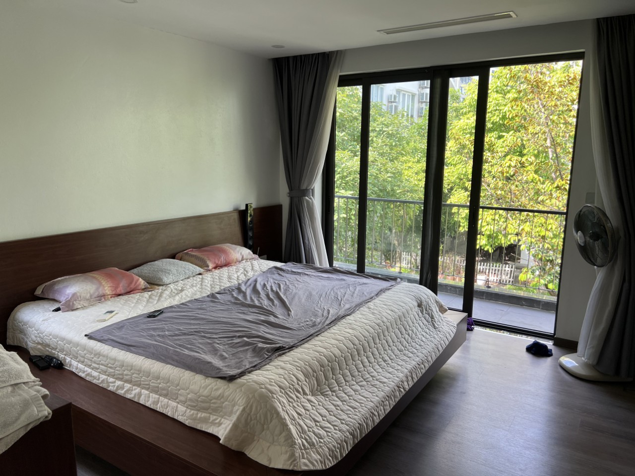 Biệt thự 4 phòng ngủ đầy đủ nội thất cho thuê tại Mimosa 3