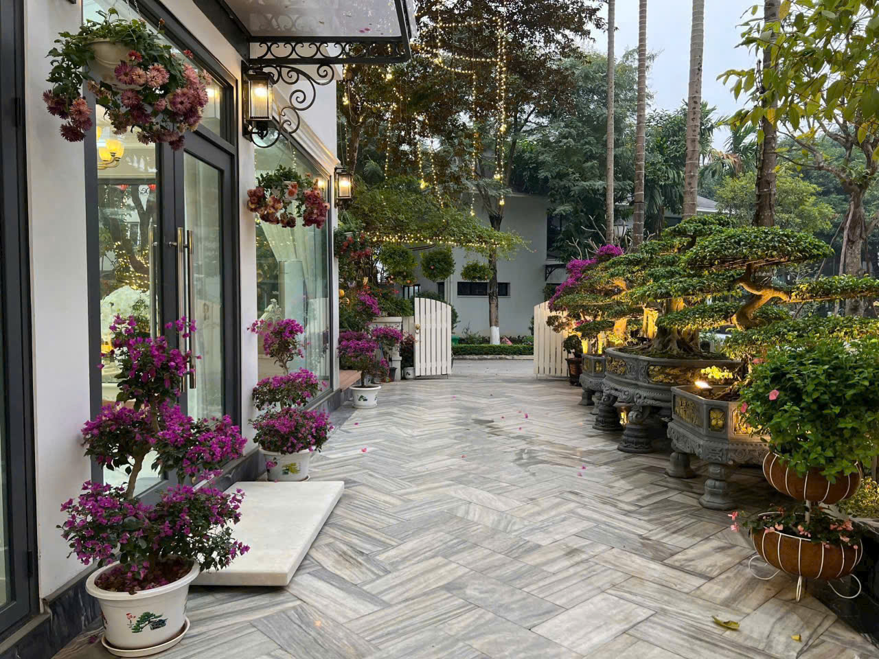 Biệt thự 400m2, 3 phòng ngủ, full đồ. có sân vườn và bể bơi bên Vườn tùng cho thuê 2