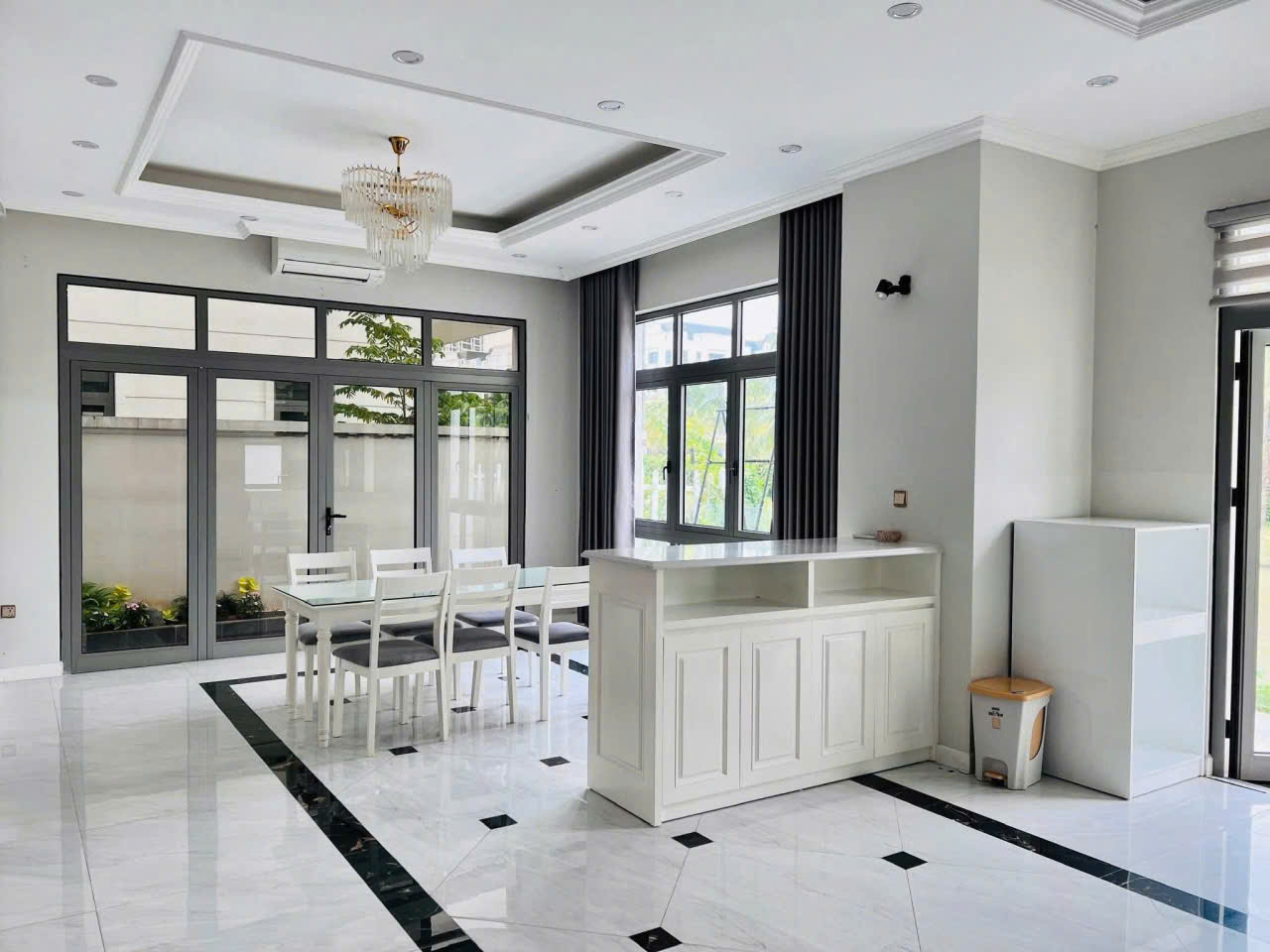 Biệt thự đơn lập 4 phòng ngủ, full nội thất đẹp bên khu Harmony Vinhomes Riverside cho thuê 1