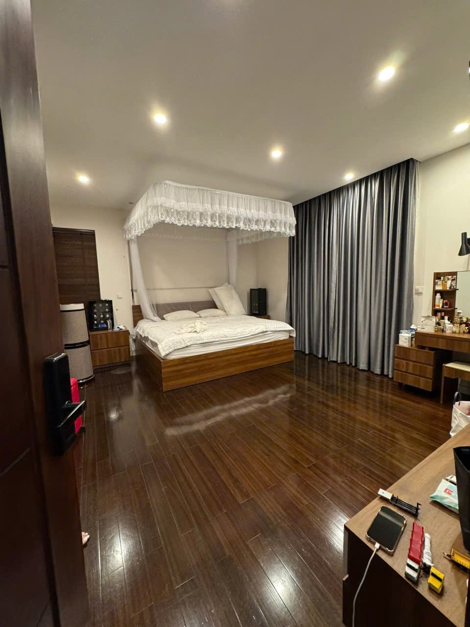 Biệt thự đơn lập, full đồ cao cấp bên Vinhomes Riverside Long Biên cần cho thuê 4