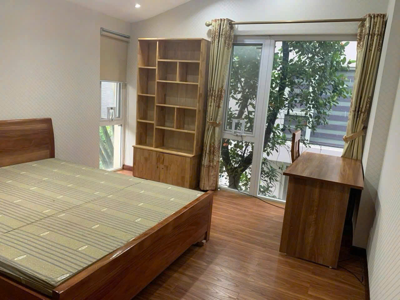 Biệt thự song lập 3 phòng ngủ, đầy đủ đồ bên Vườn Tùng Ecopark cho thuê 4