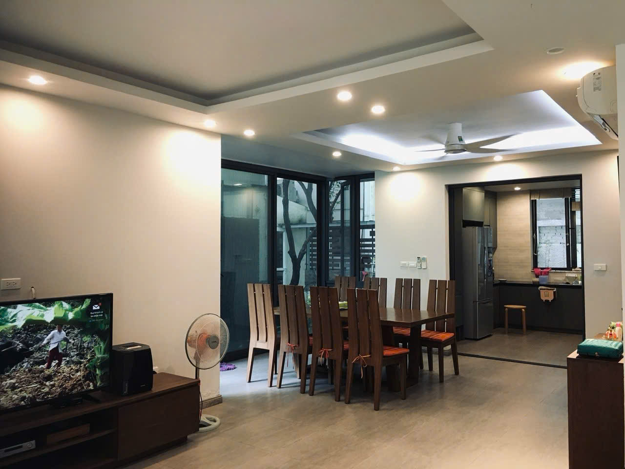 Biệt thự song lập, 3 phòng ngủ, đầy đủ nội thất đẹp bên Vườn tùng Ecopark cần cho thuê 4