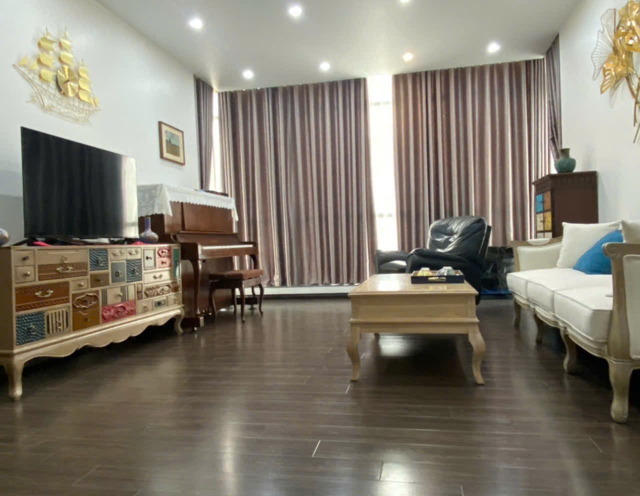 Biệt thự song lập 4 phòng ngủ, đủ đồ có sân vườn bên khu Marina Ecopark cho thuê 6