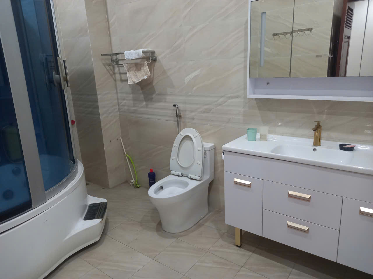 Biệt thự song lập 4 phòng ngủ, đủ đồ có sân vườn bên khu Marina Ecopark cho thuê 8