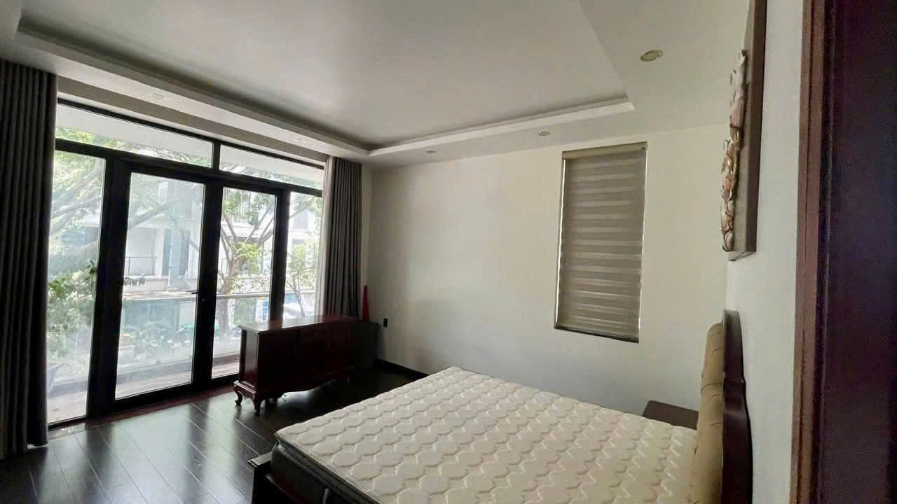 Biệt thự song lập 4 phòng ngủ, đủ đồ có sân vườn bên khu Marina Ecopark cho thuê 9