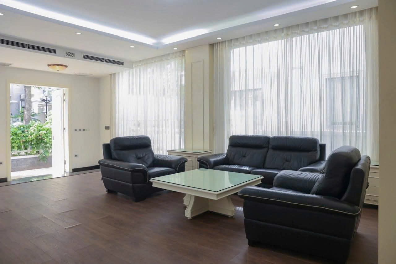 Biệt thự song lập sân vườn 4 phòng ngủ,đầy đủ đồ bên Vinhomes Riverside Long biên cho thuê 1