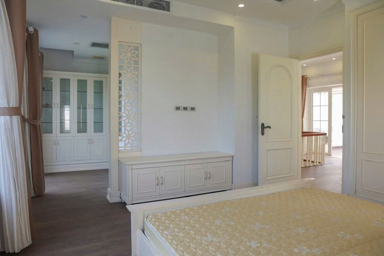 Biệt thự song lập sân vườn 4 phòng ngủ,đầy đủ đồ bên Vinhomes Riverside Long biên cho thuê 11