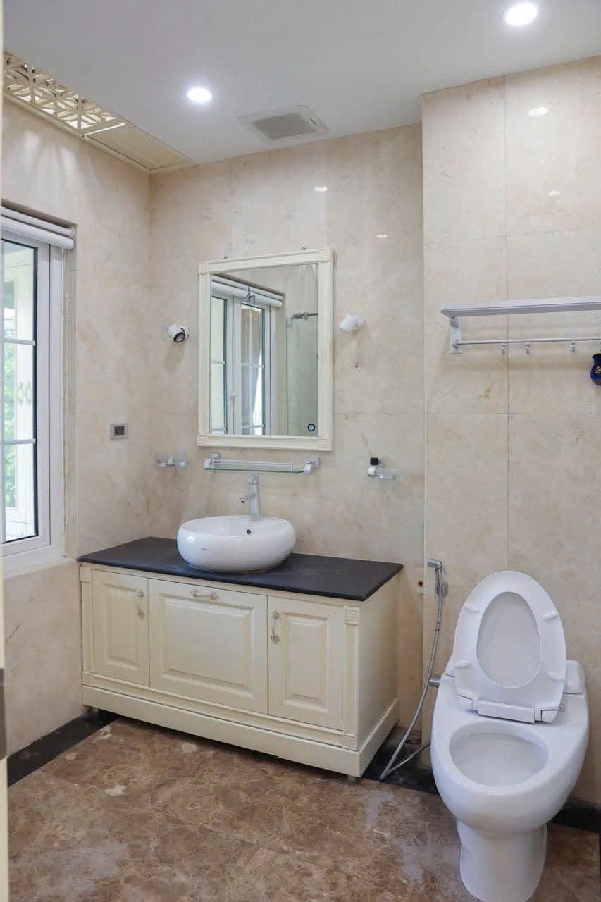 Biệt thự song lập sân vườn 4 phòng ngủ,đầy đủ đồ bên Vinhomes Riverside Long biên cho thuê 12