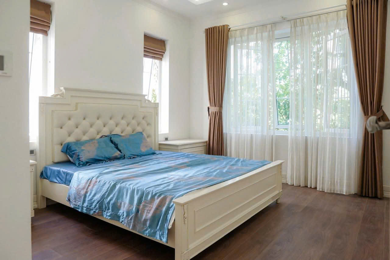Biệt thự song lập sân vườn 4 phòng ngủ,đầy đủ đồ bên Vinhomes Riverside Long biên cho thuê 5