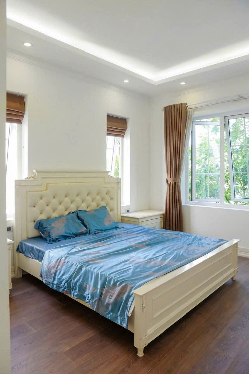 Biệt thự song lập sân vườn 4 phòng ngủ,đầy đủ đồ bên Vinhomes Riverside Long biên cho thuê 6