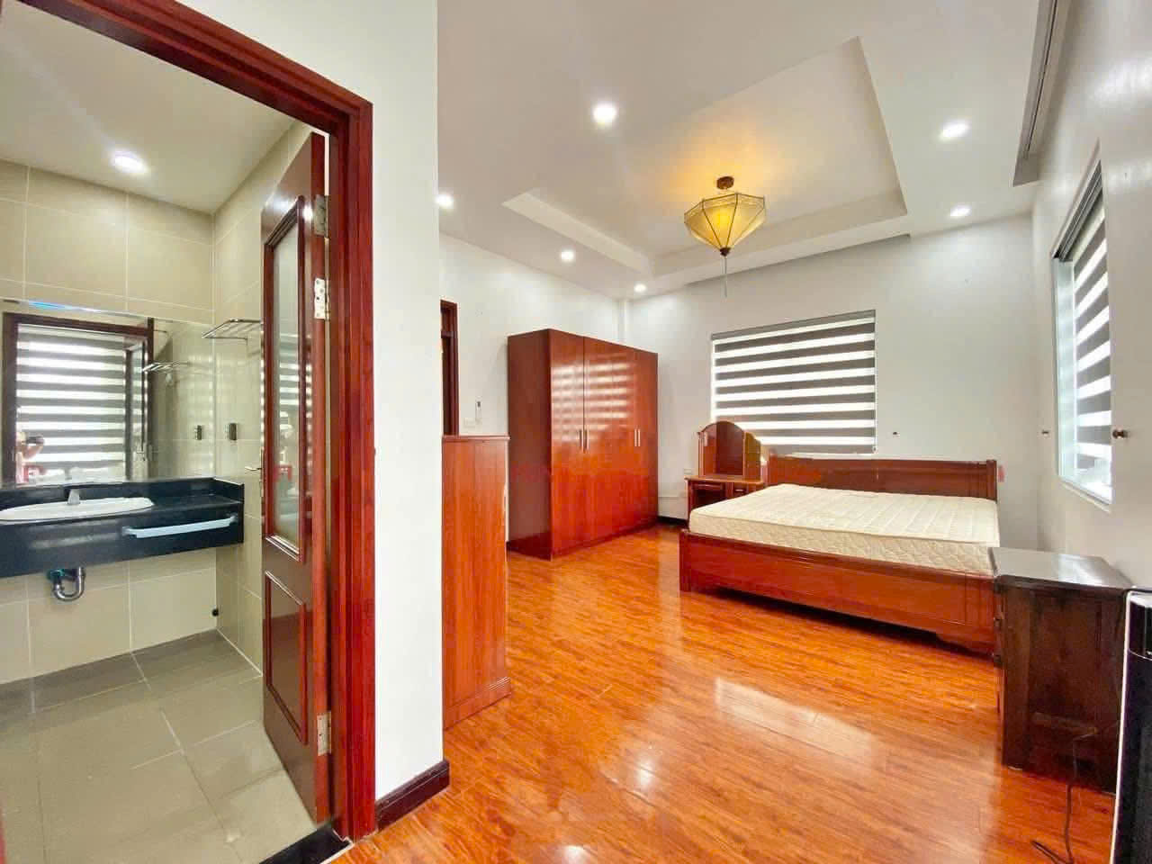 Biệt thự song lập view sông,4 phòng ngủ,đầy đủ đồ bên Vinhomes Riverside long biên cho thuê 12