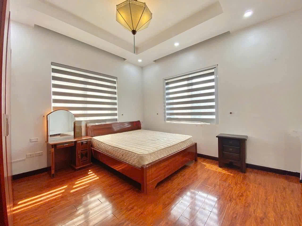 Biệt thự song lập view sông,4 phòng ngủ,đầy đủ đồ bên Vinhomes Riverside long biên cho thuê 13