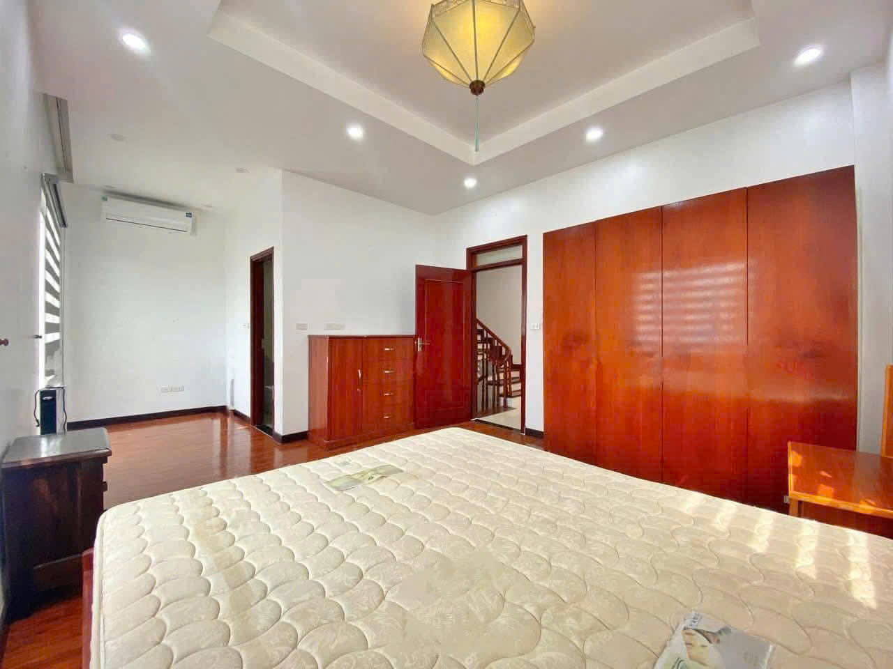 Biệt thự song lập view sông,4 phòng ngủ,đầy đủ đồ bên Vinhomes Riverside long biên cho thuê 14