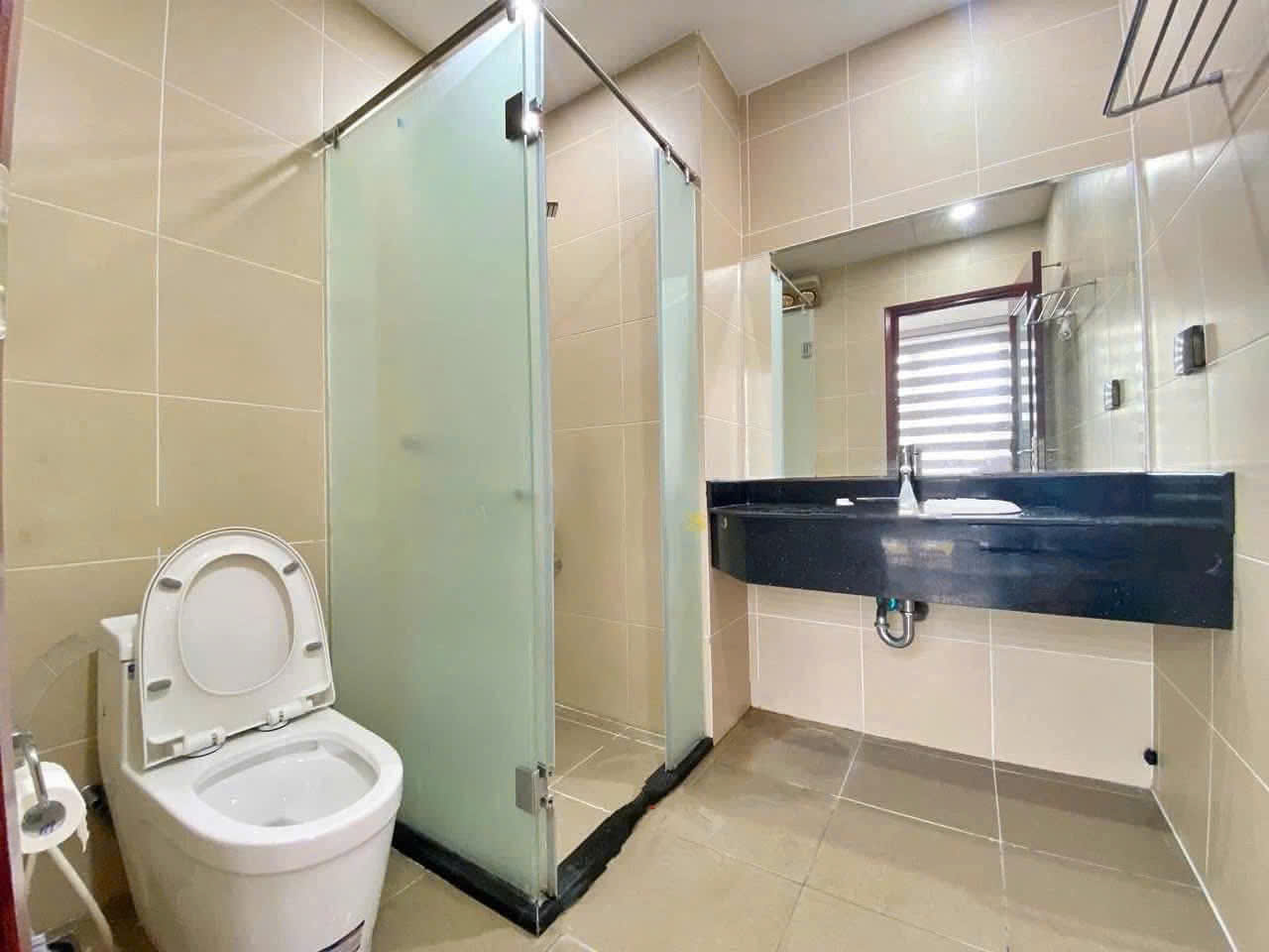 Biệt thự song lập view sông,4 phòng ngủ,đầy đủ đồ bên Vinhomes Riverside long biên cho thuê 16