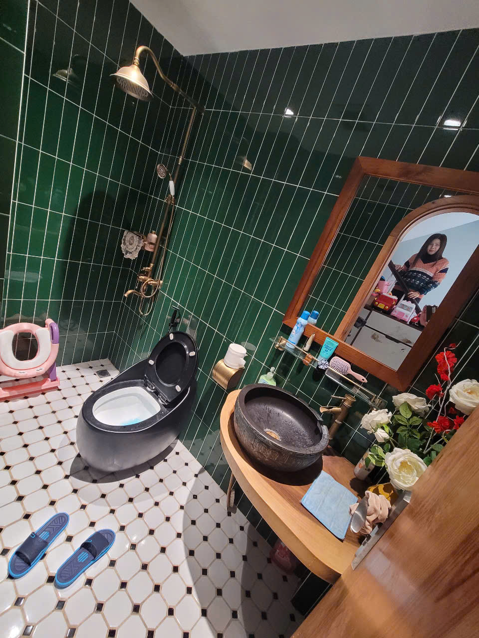 Cần bán căn BTSL 200m2,có sân vườn rộng bên khu Vườn Tùng Ecopark 10