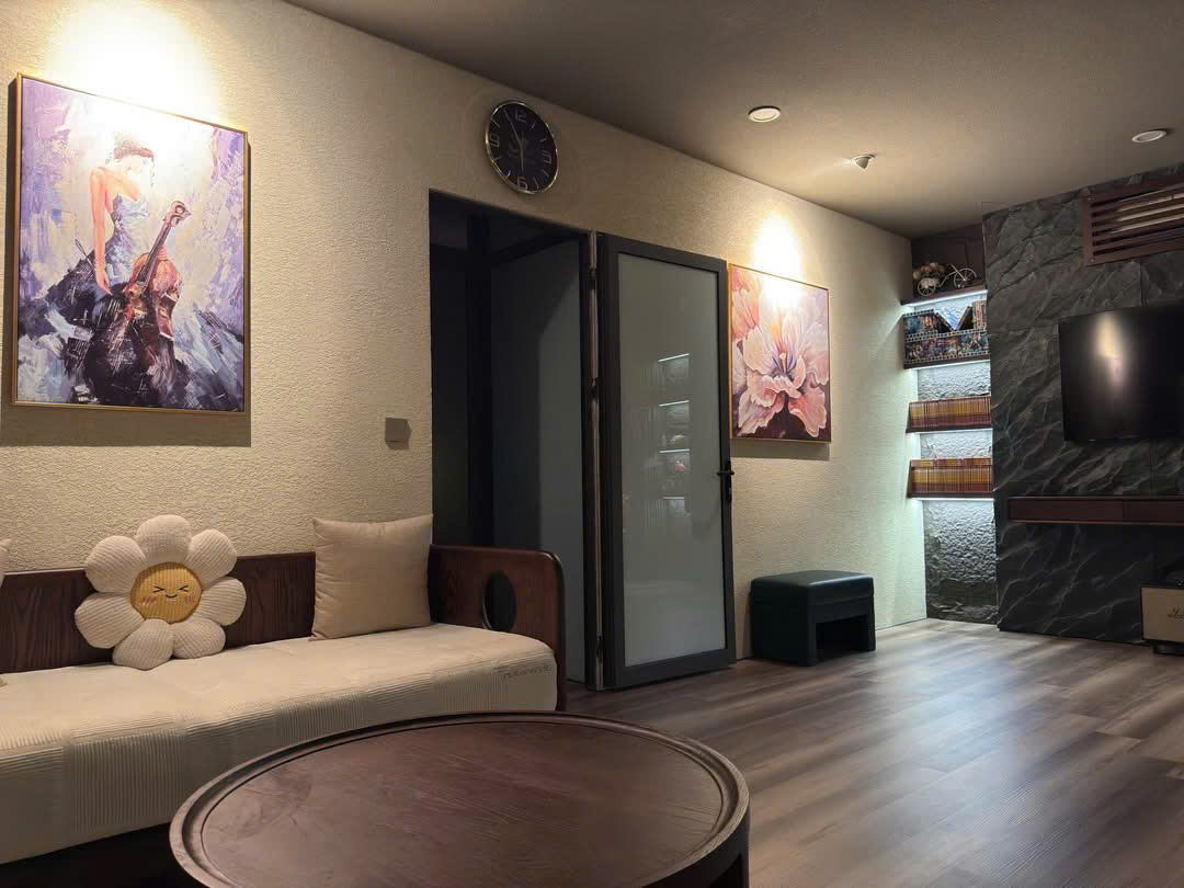 Cần bán căn hộ penhouse 200m2, có sân vườn ,full nội thất cao cấp bên tòa Sky 2 Ecopark 3