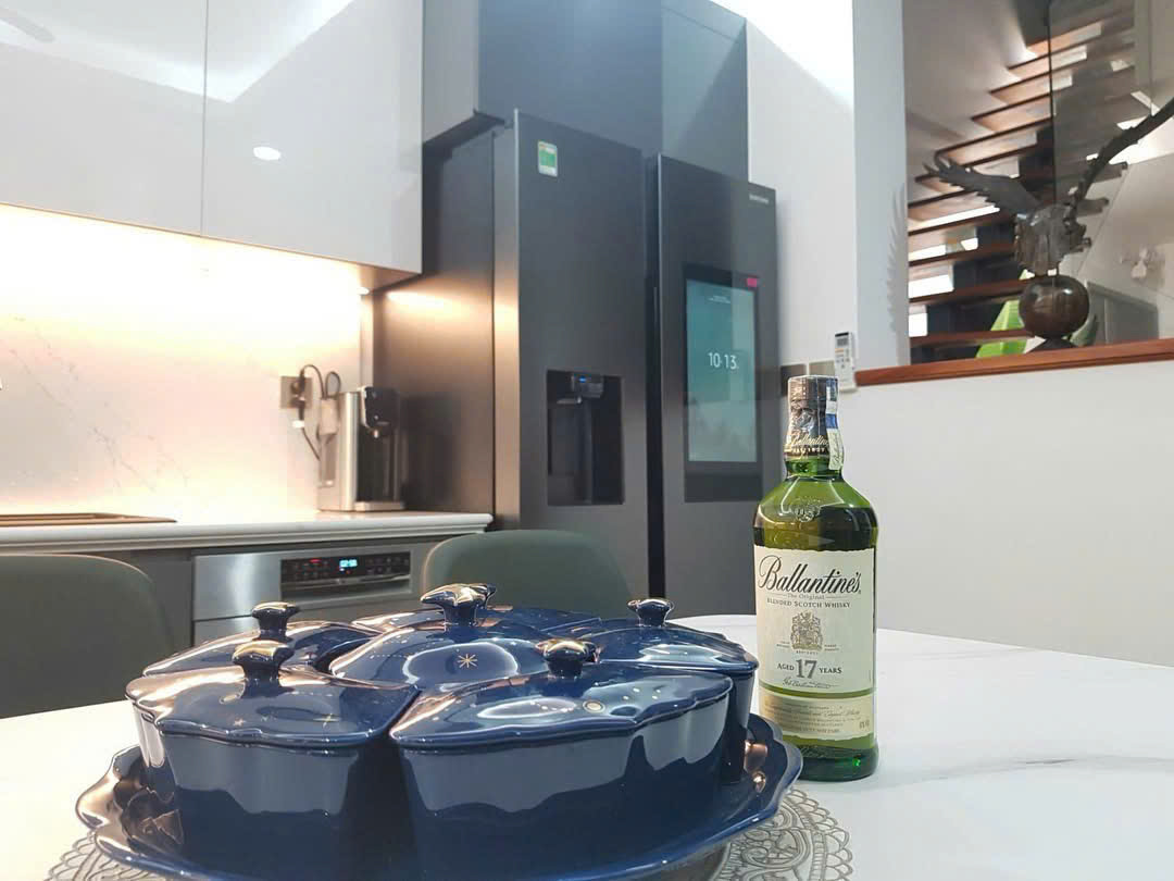 Cần bán căn hộ penhouse 200m2, có sân vườn ,full nội thất cao cấp bên tòa Sky 2 Ecopark 5