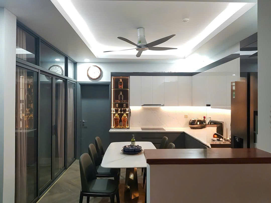 Cần bán căn hộ penhouse 200m2, có sân vườn ,full nội thất cao cấp bên tòa Sky 2 Ecopark 6