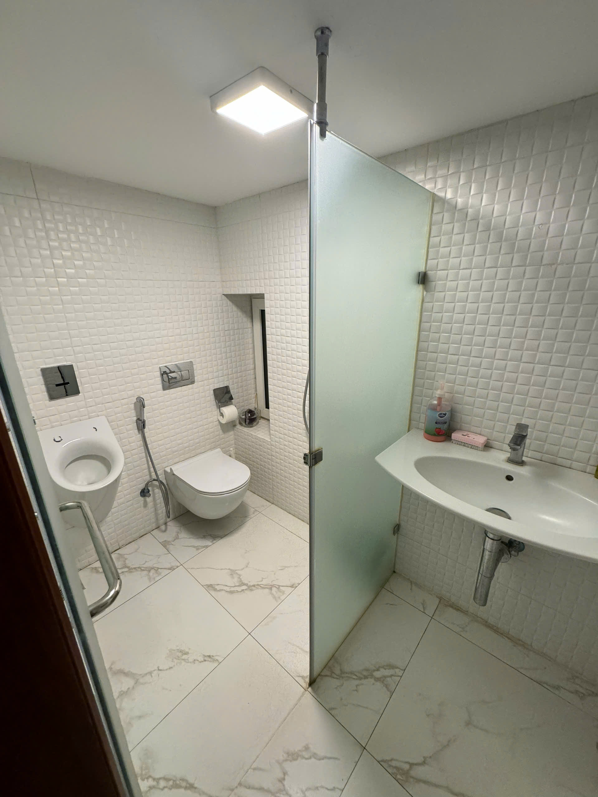 Căn Biệt thự đơn lập góc 325m2, 3 phòng ngủ, đủ đồ đẹp bên vườn tùng Ecopark cần bán 12