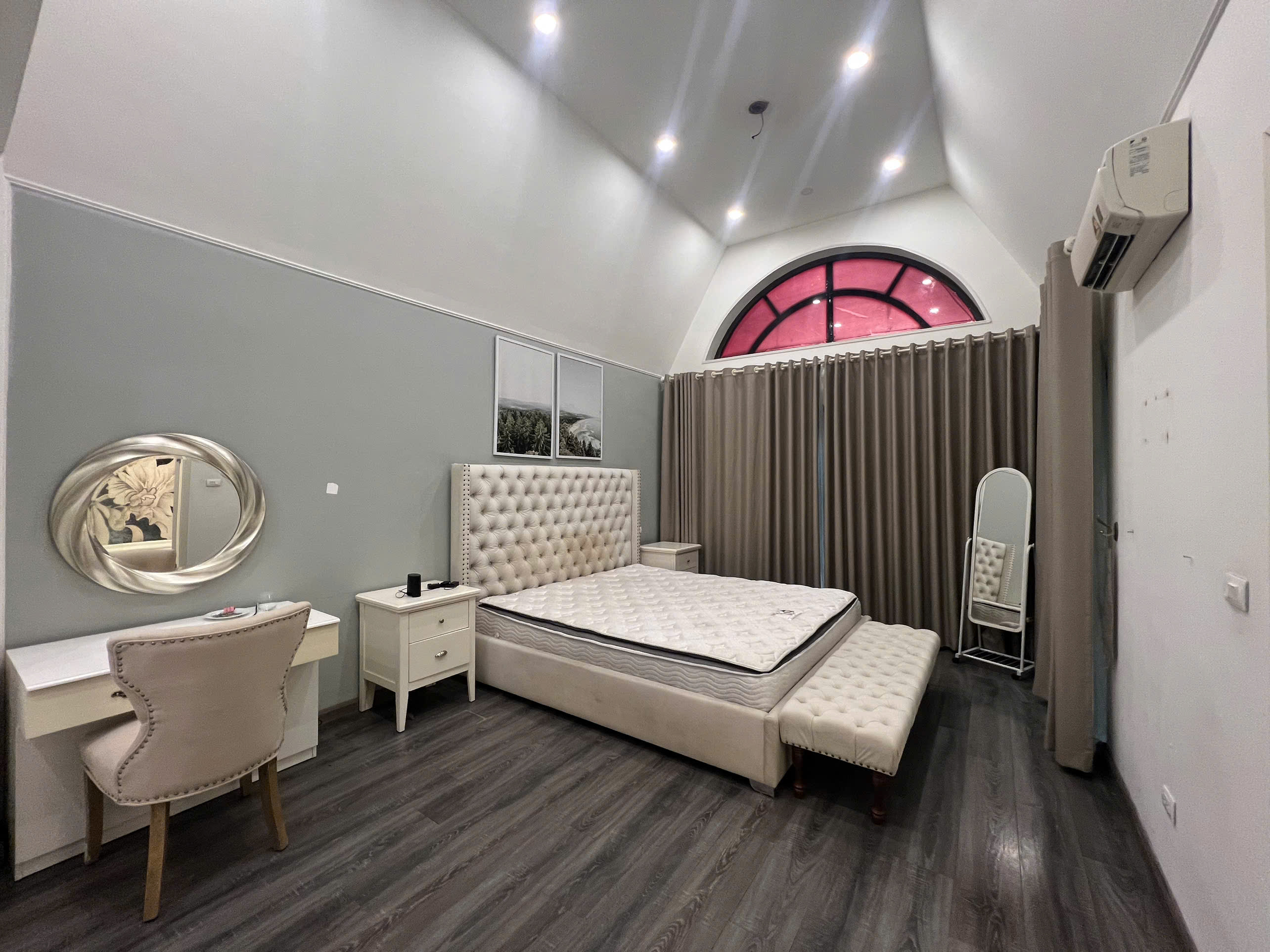 Căn BTSL 170m2,4 phòng ngủ, đủ đồ. giá tốt bên khu Anh Đào Vinhomes Riverside cho thuê 10