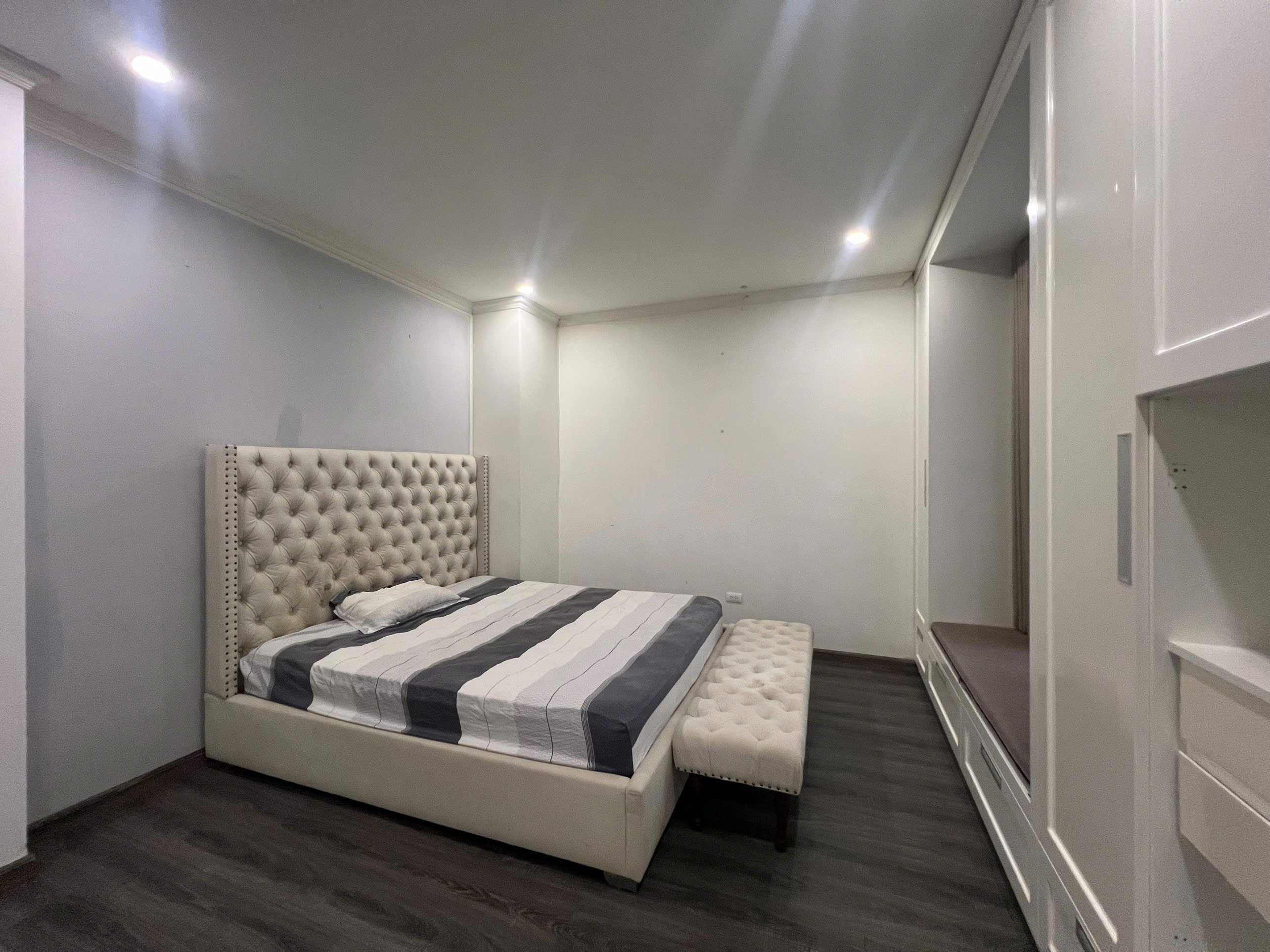 Căn BTSL 170m2,4 phòng ngủ, đủ đồ. giá tốt bên khu Anh Đào Vinhomes Riverside cho thuê 6