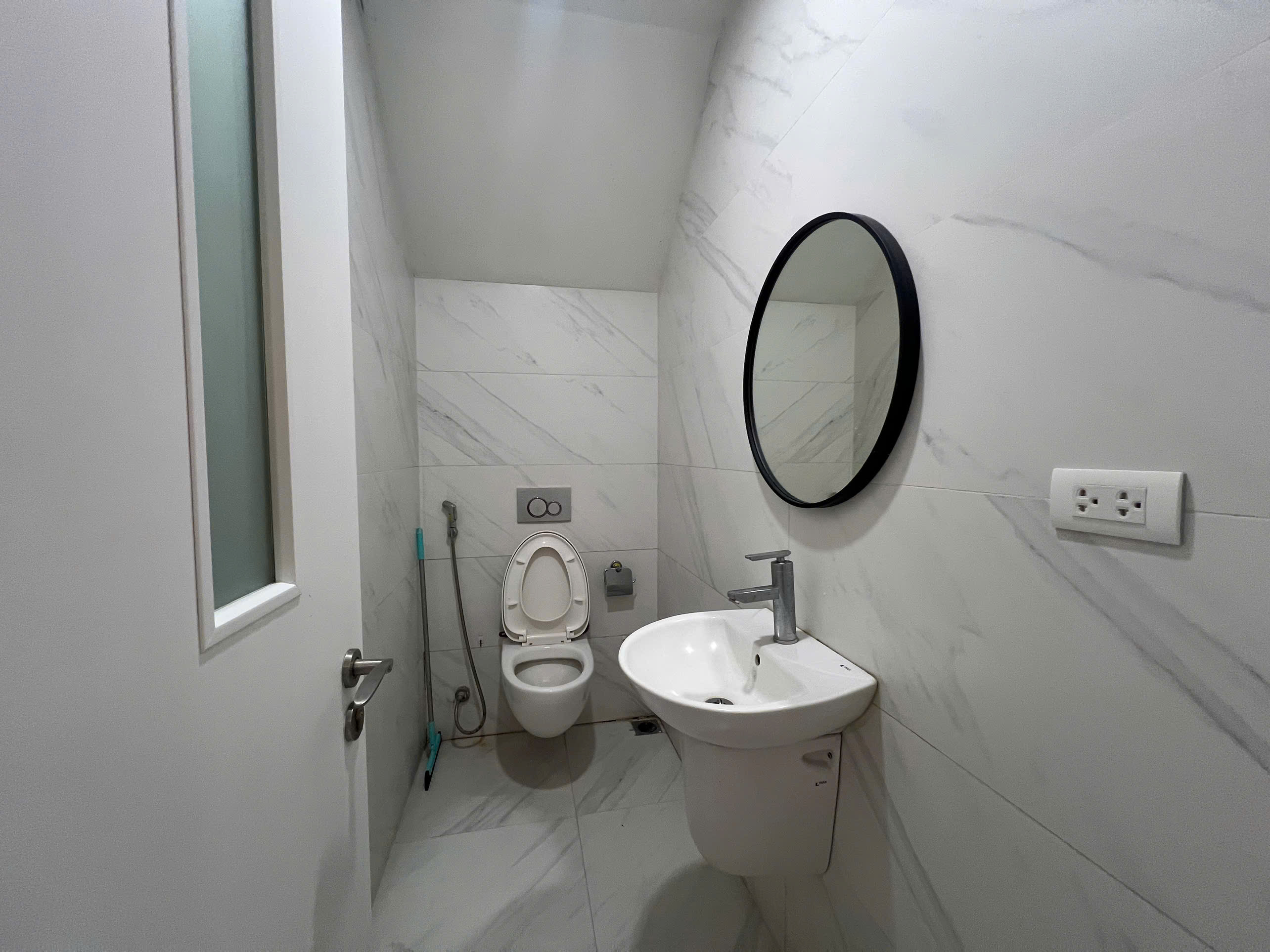 Căn BTSL 170m2,4 phòng ngủ, đủ đồ. giá tốt bên khu Anh Đào Vinhomes Riverside cho thuê 7