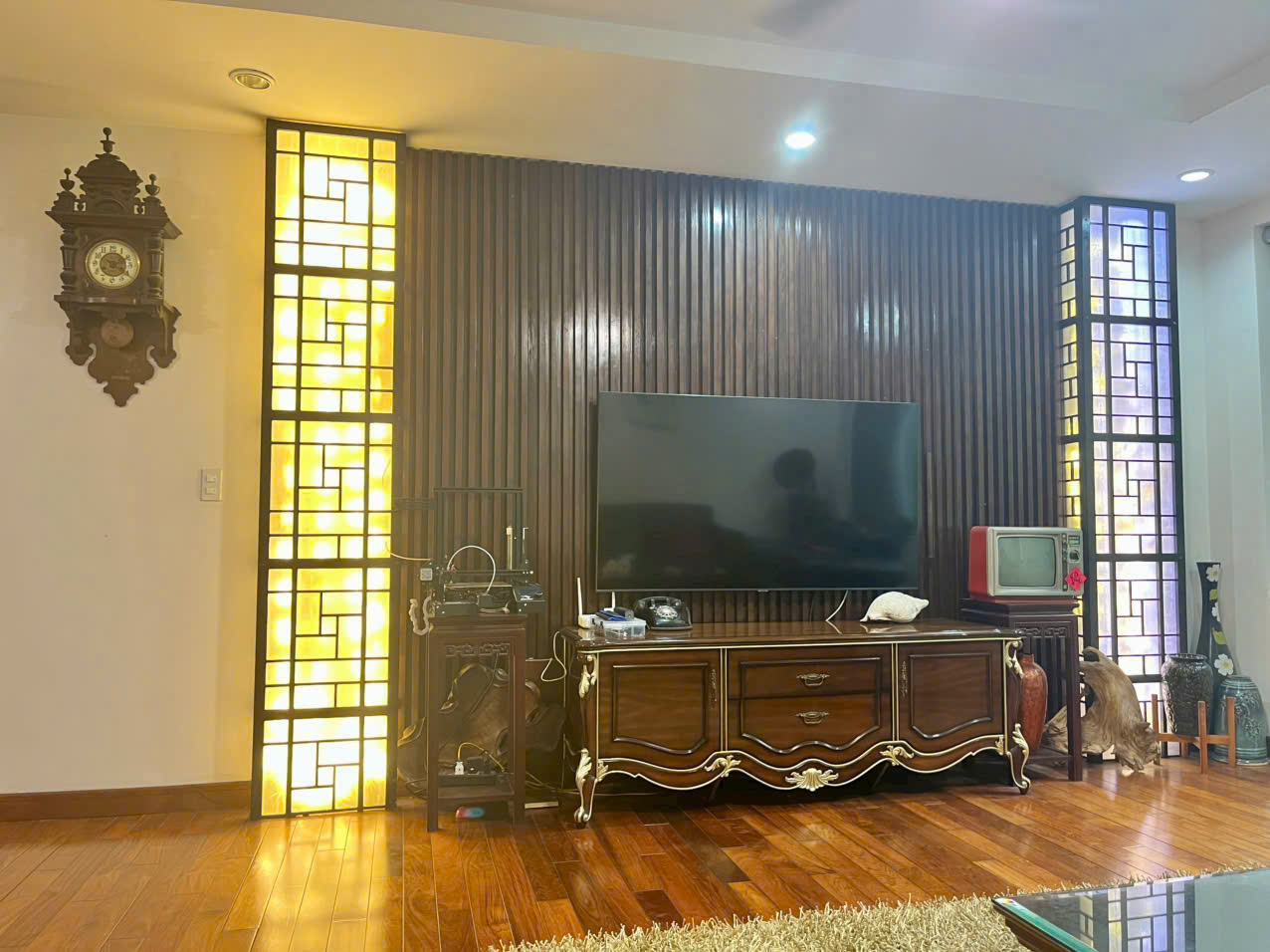 Cần chuyển nhượng căn nhà phố trúc 100m2,full đồ bên Ecopark văn giang 3