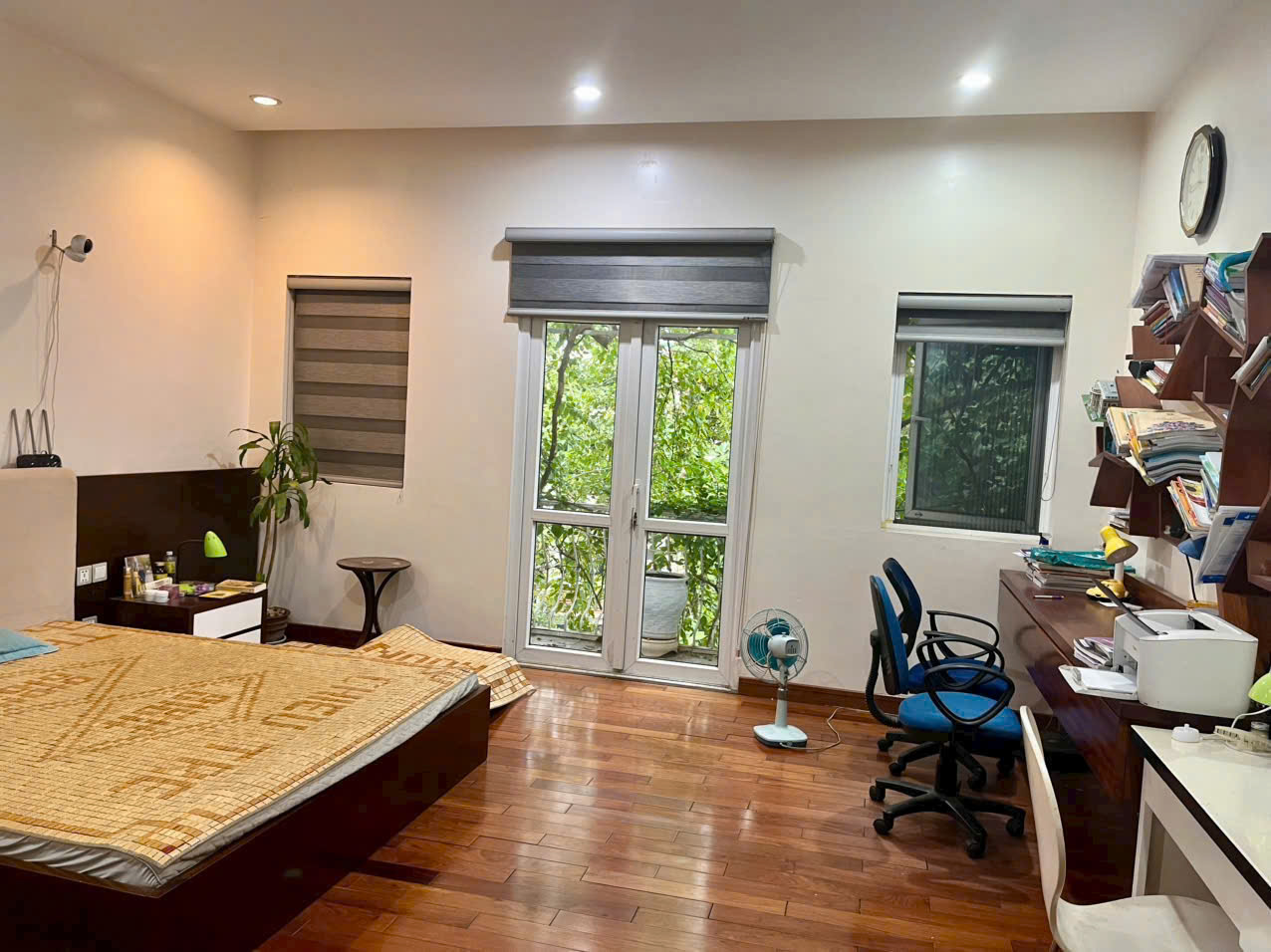 Cần chuyển nhượng căn nhà phố trúc 100m2,full đồ bên Ecopark văn giang 6