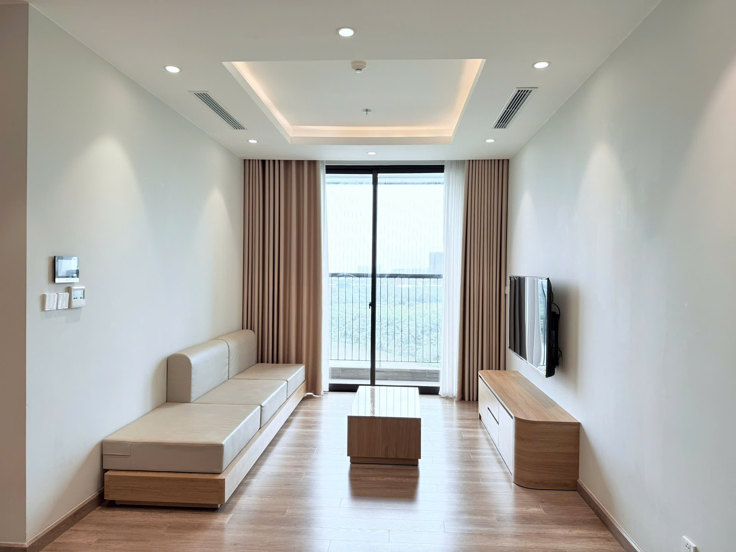 Căn hộ 2 phòng ngủ rộng 74m cho thuê tại Landmark view hồ 1