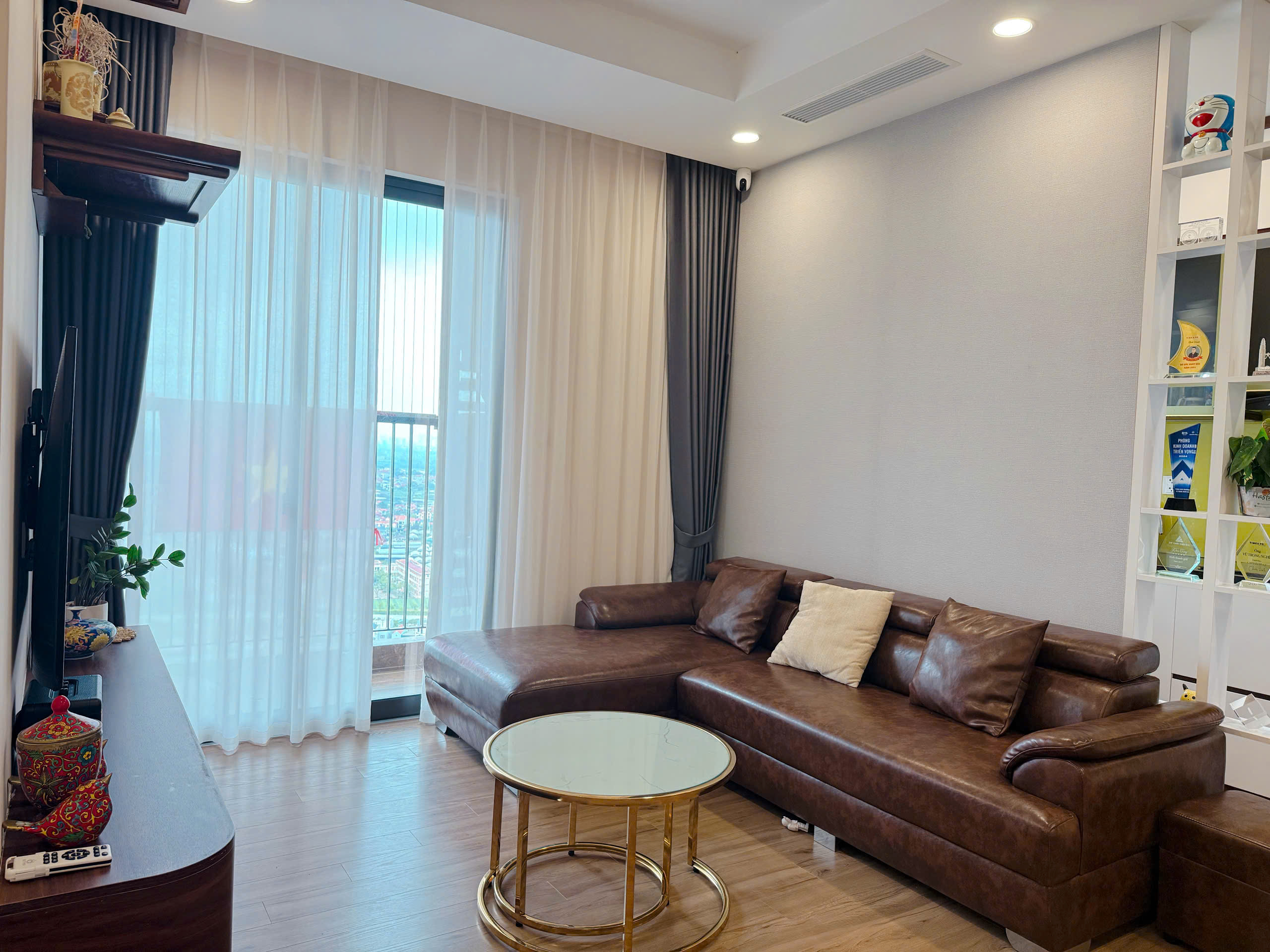 Căn hộ 3 phòng ngủ, đầy đủ đồ ,tầng cao bên tòa Sp Skyoasis Ecopark cho thuê 1