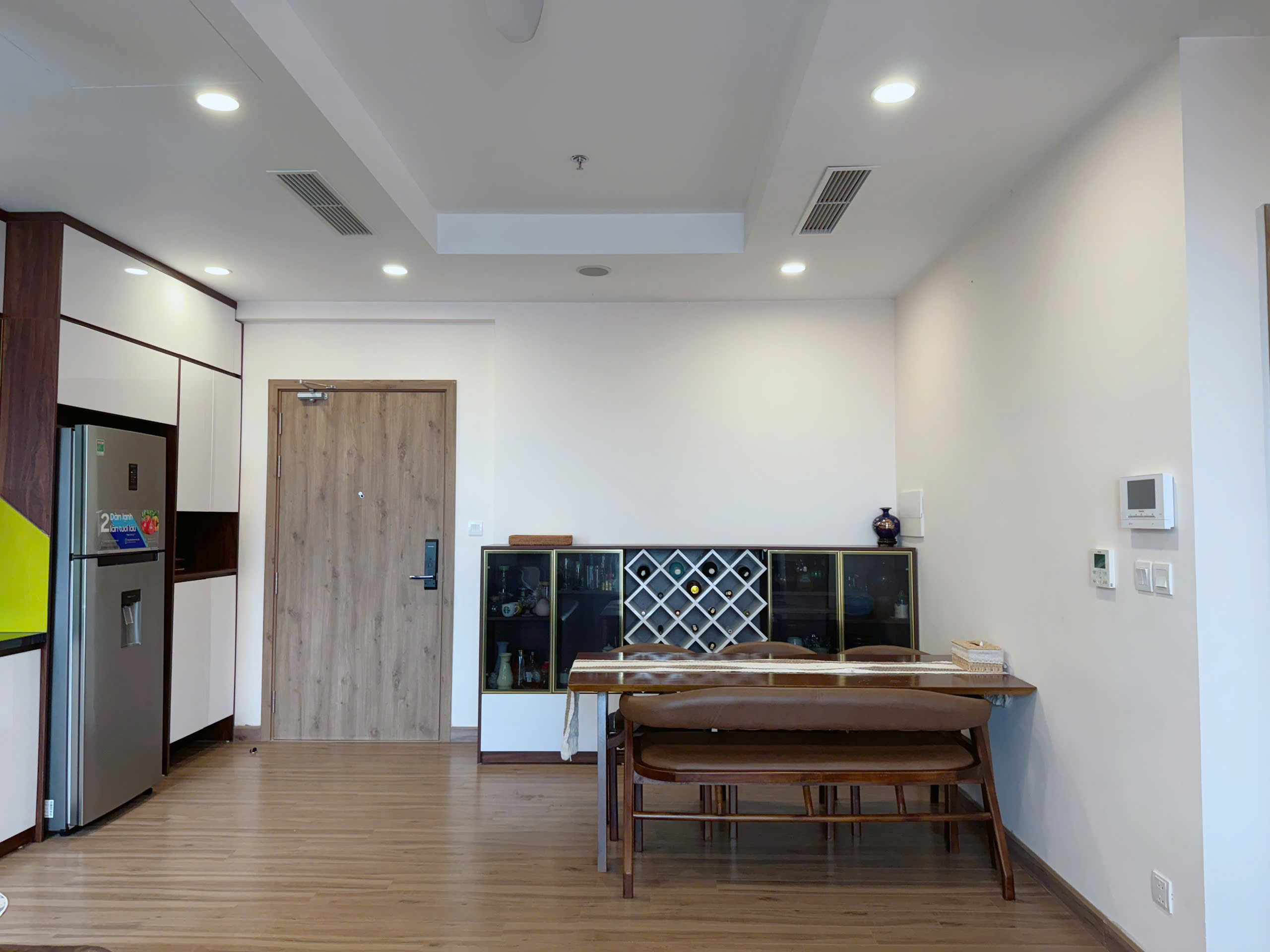 Căn hộ 3 phòng ngủ, đầy đủ đồ ,tầng cao bên tòa Sp Skyoasis Ecopark cho thuê 3