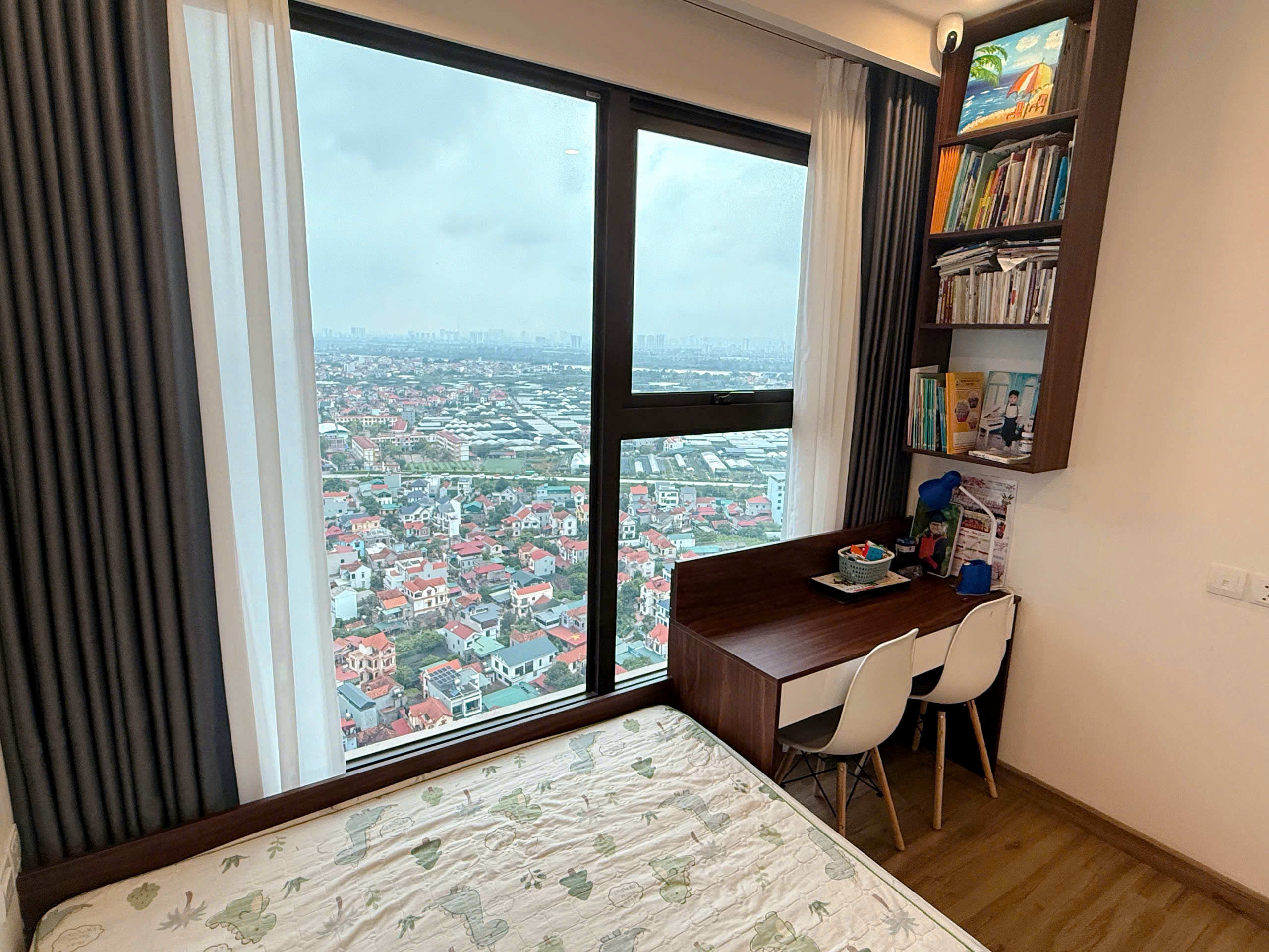 Căn hộ 3 phòng ngủ, đầy đủ đồ ,tầng cao bên tòa Sp Skyoasis Ecopark cho thuê 4