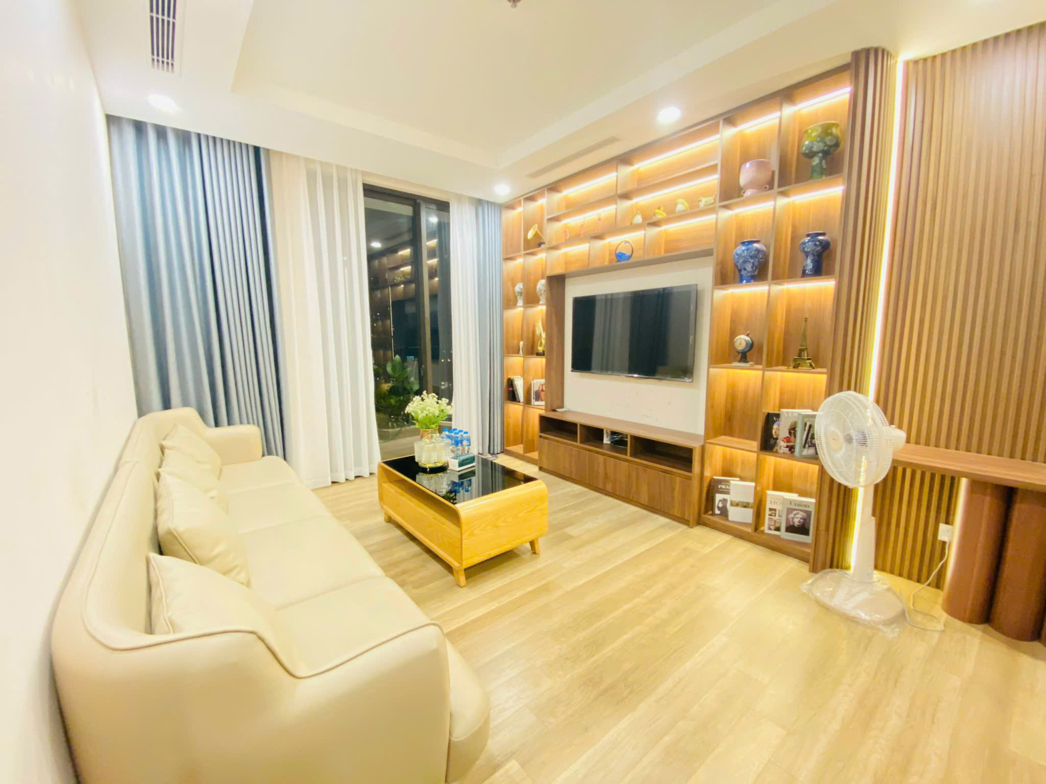 Căn hộ 3 phòng ngủ tầng cao tòa solforest 1 cần cho thuê 1