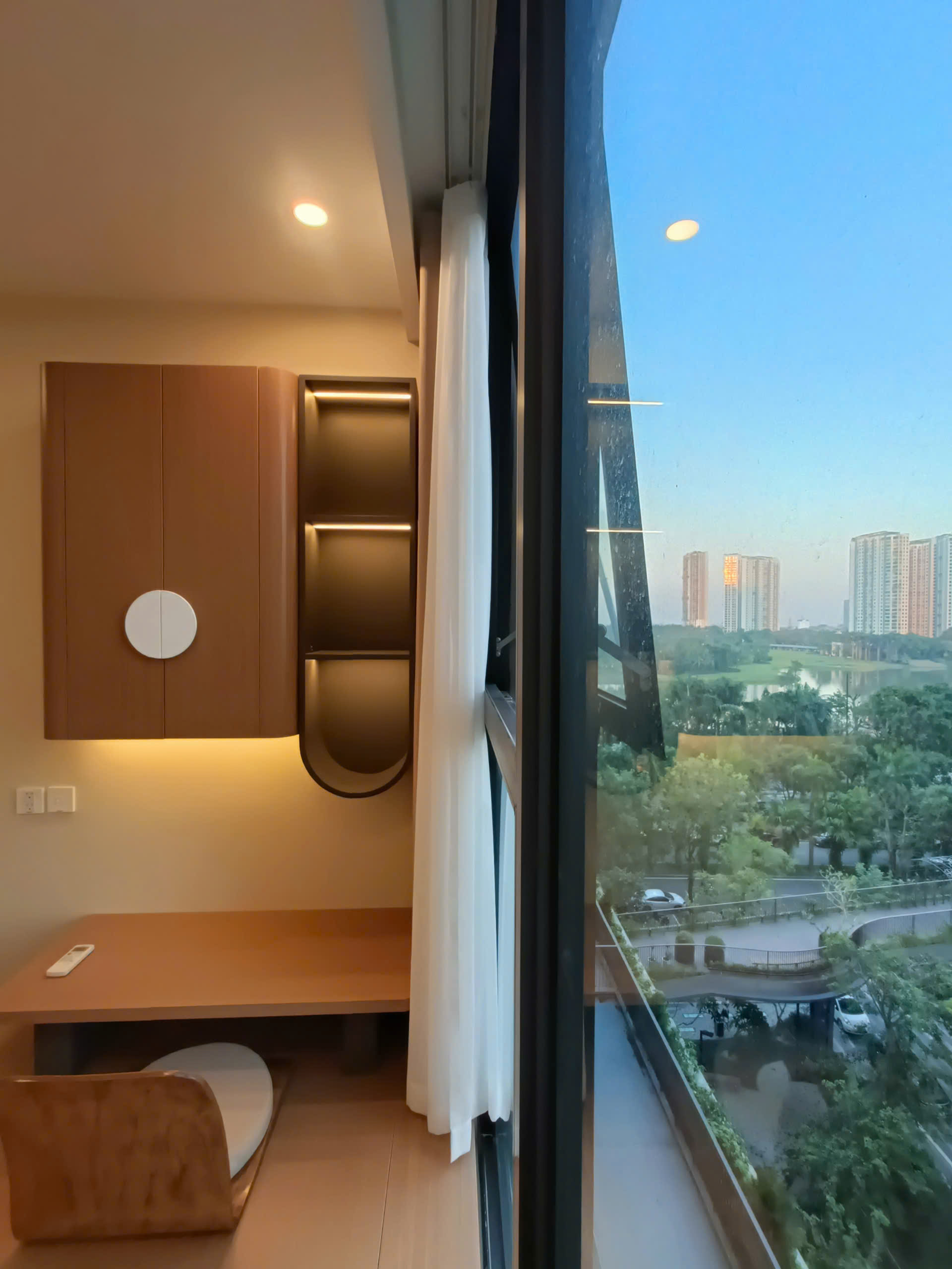 căn hộ 67m2, 2 phòng ngủ, đủ đồ bên tòa R3 onsen Ecopark cần cho thuê 10