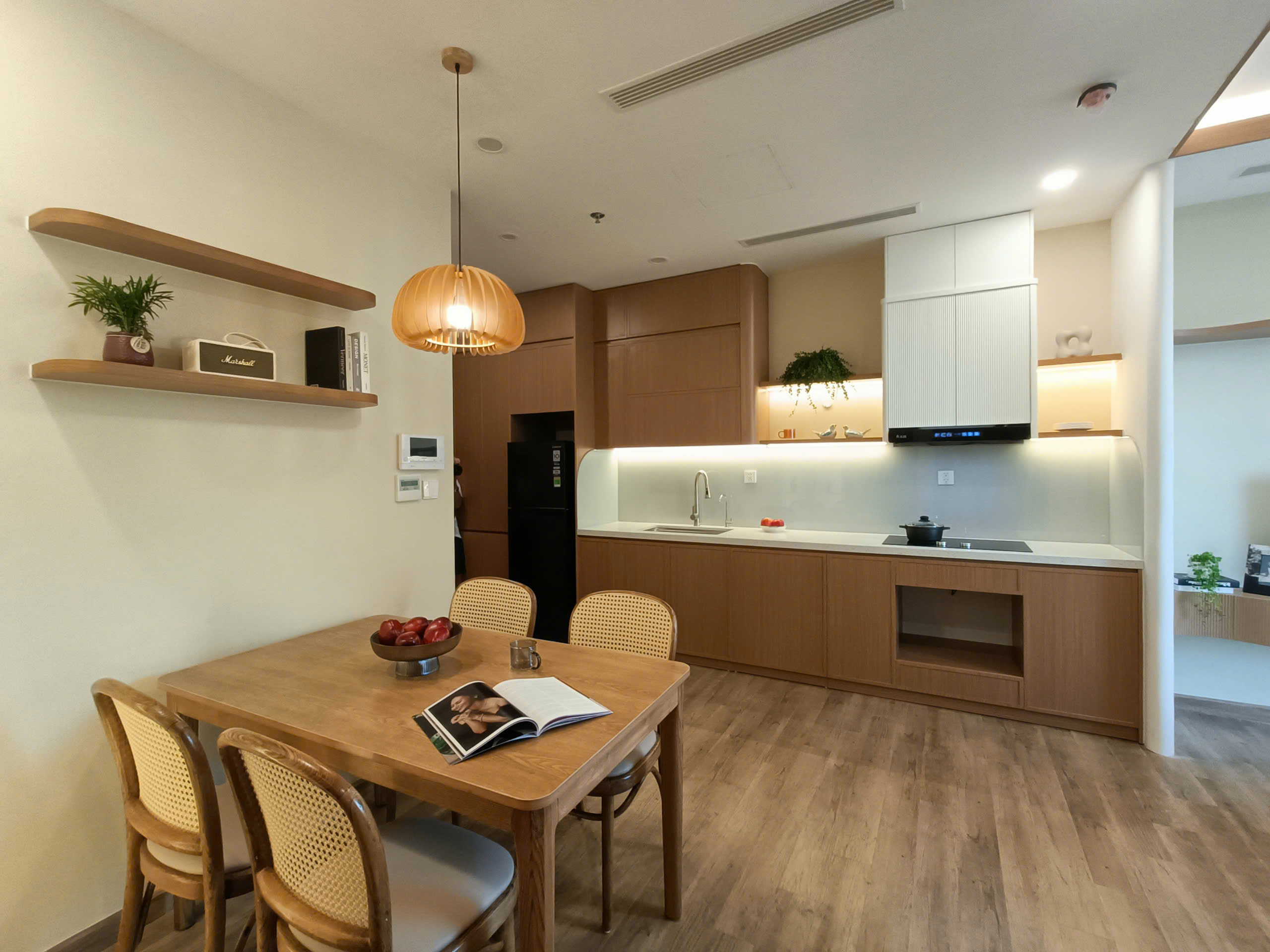 căn hộ 67m2, 2 phòng ngủ, đủ đồ bên tòa R3 onsen Ecopark cần cho thuê 3