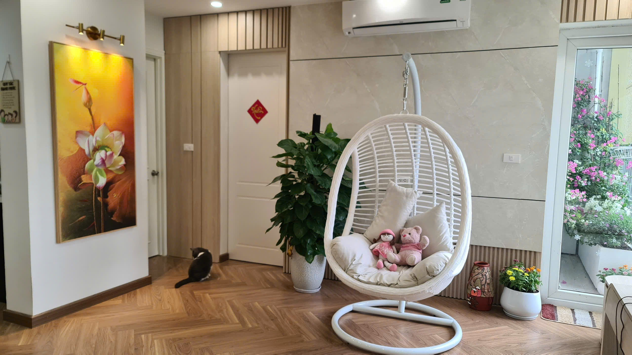 Căn hộ 83m2, 2 phòng ngủ,full đồ.Hướng vườn tùng bên tòa Rừng cọ Ecopaek cần bán 1