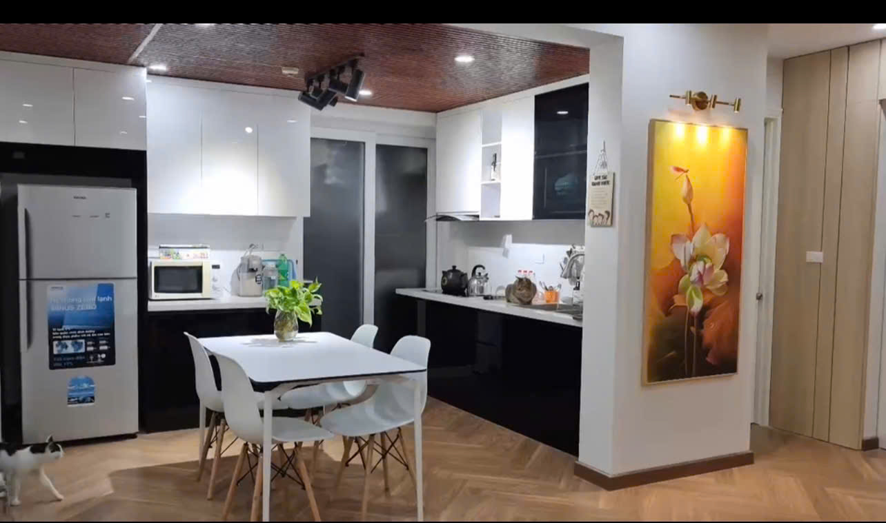 Căn hộ 83m2, 2 phòng ngủ,full đồ.Hướng vườn tùng bên tòa Rừng cọ Ecopaek cần bán 2