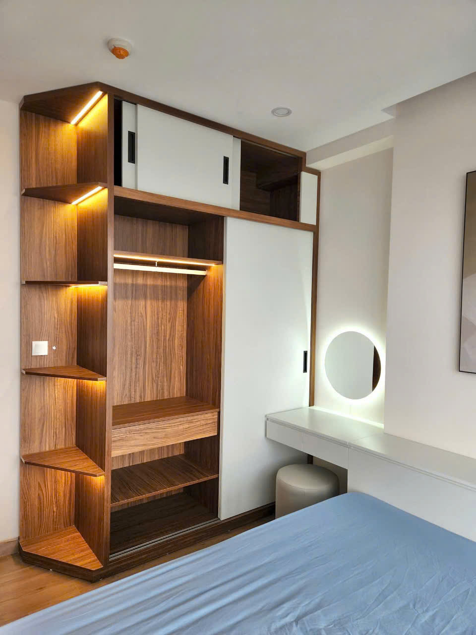 Căn hộ 83m2,2 phòng ngủ,đủ đồ bên tòa Sky Oasis Ecopark cho thuê 5