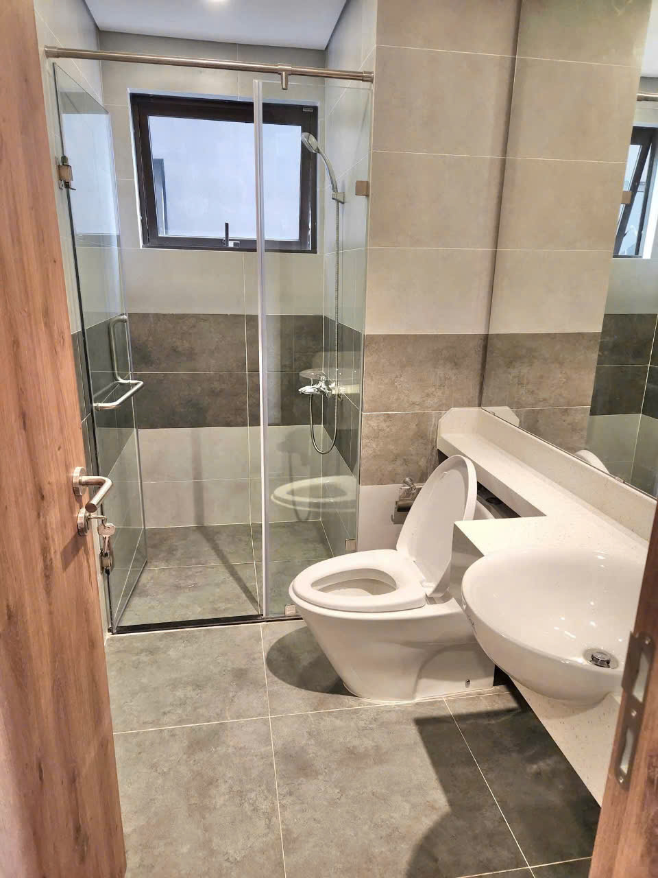 Căn hộ 83m2,2 phòng ngủ,đủ đồ bên tòa Sky Oasis Ecopark cho thuê 7