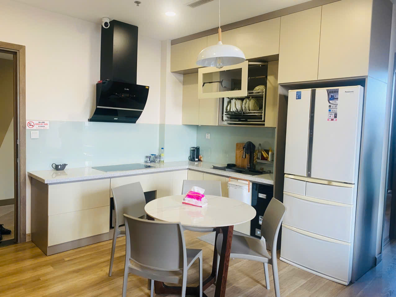 Căn hộ 94m2, 3 phòng ngủ, đủ đồ bên tòa Solforest Ecopark cần cho thuê 3