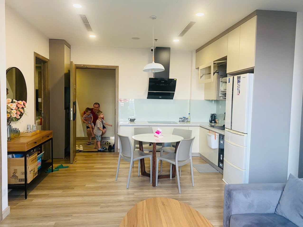 Căn hộ 94m2, 3 phòng ngủ, đủ đồ bên tòa Solforest Ecopark cần cho thuê 4