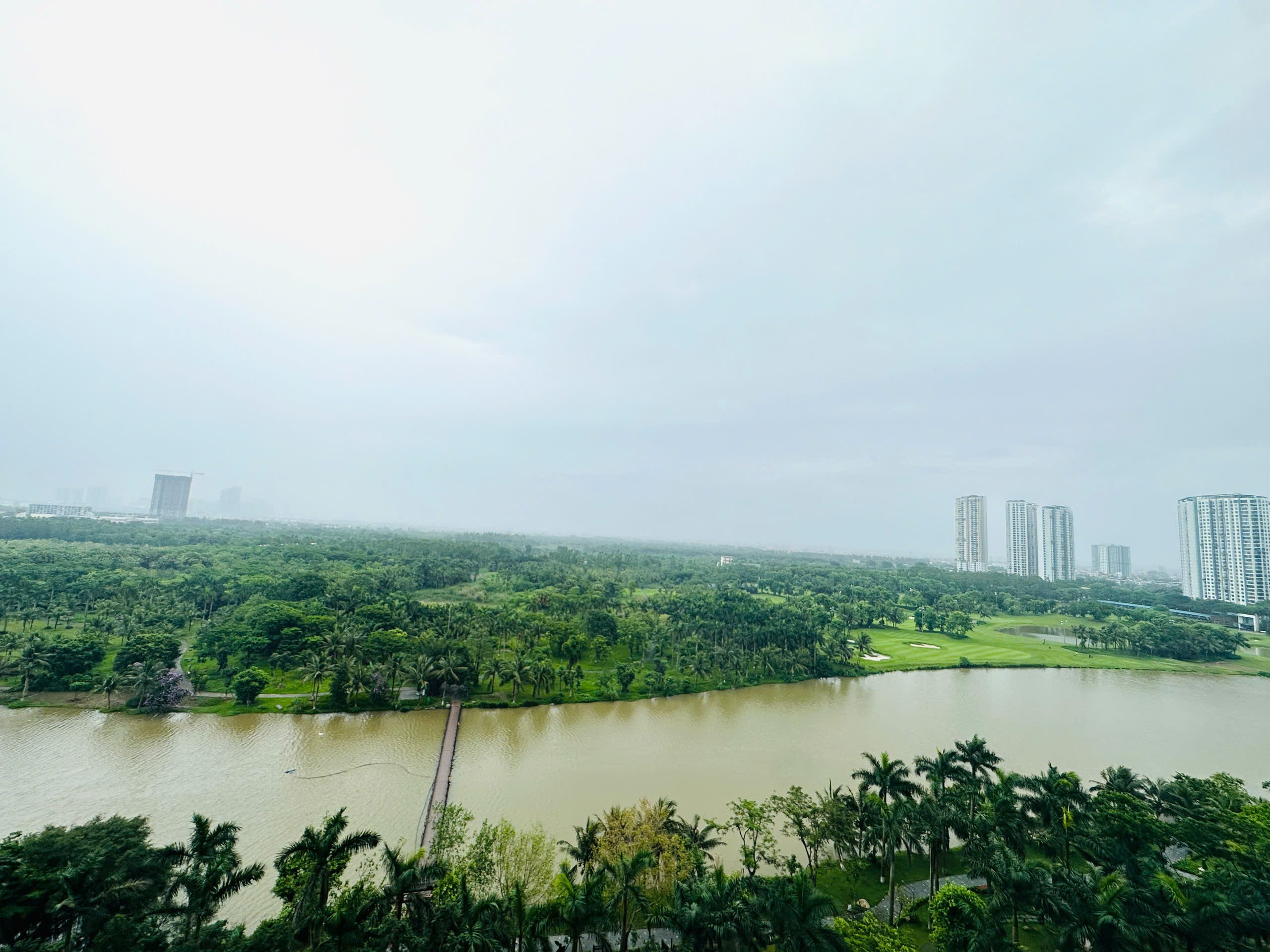 Căn hộ cao cấp 3 phòng ngủ, đủ đồ ,view hồ thiên nga tòa landmark Ecopark cần cho thuê 10