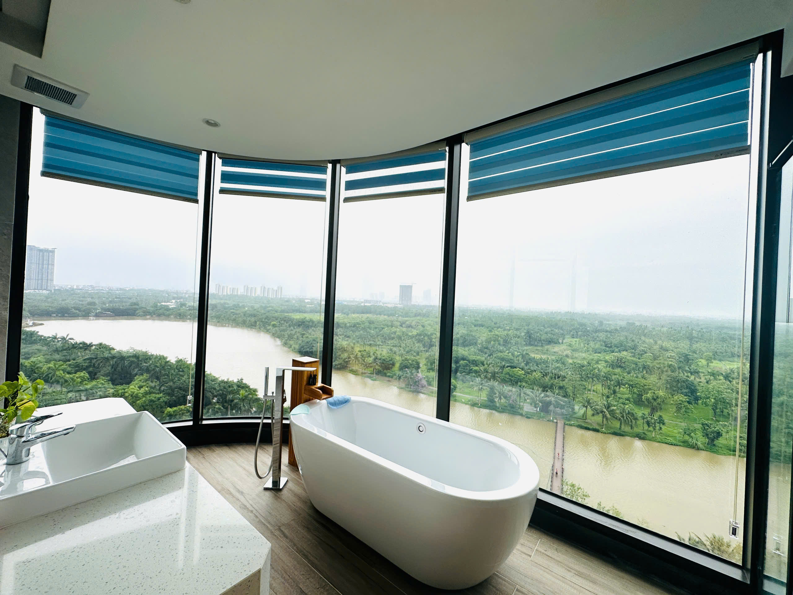 Căn hộ cao cấp 3 phòng ngủ, đủ đồ ,view hồ thiên nga tòa landmark Ecopark cần cho thuê 9