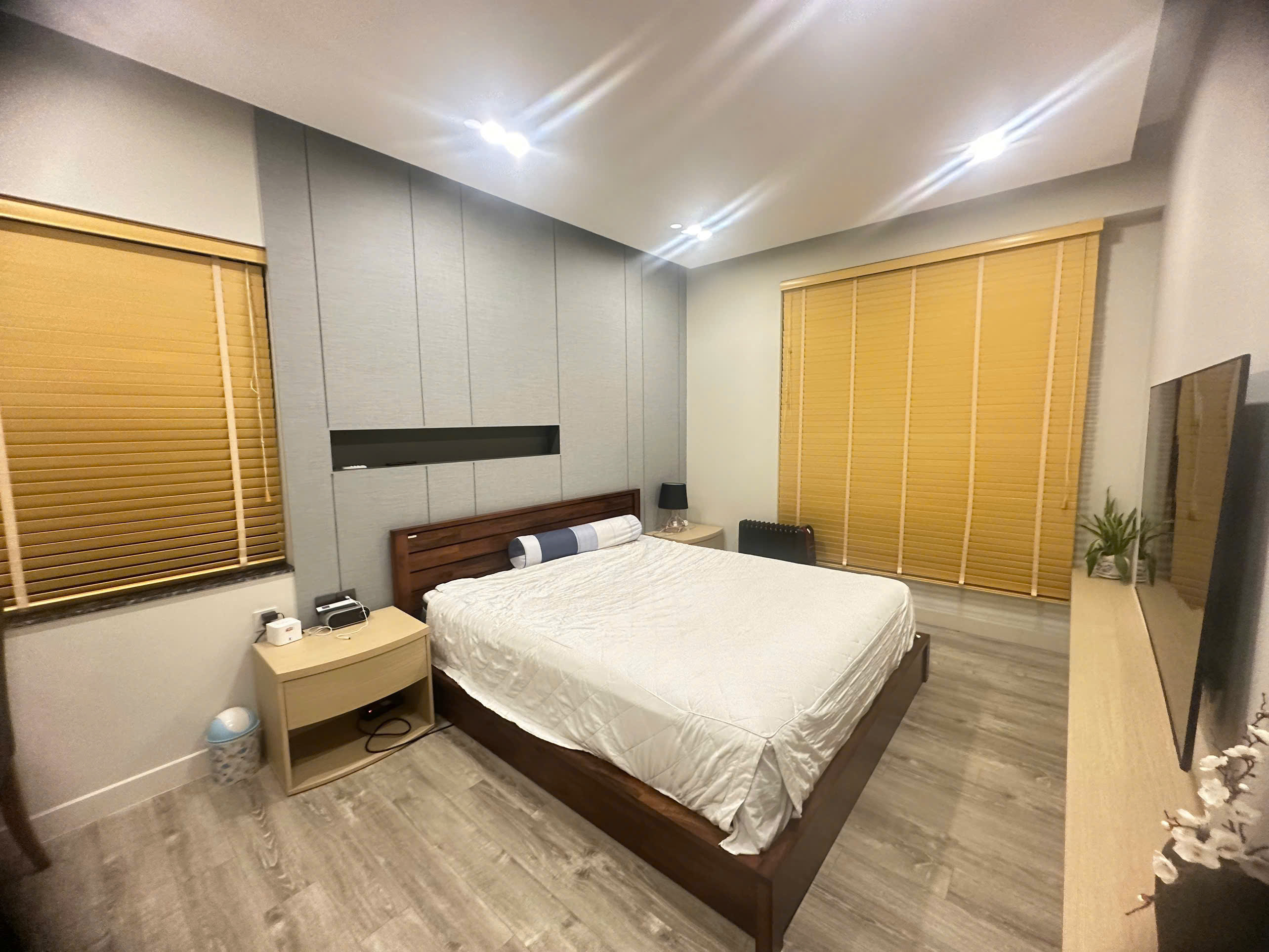 Căn hộ đầy đủ nội thất đẹp bên tòa Lake 1 Ecopark cho thuê 5