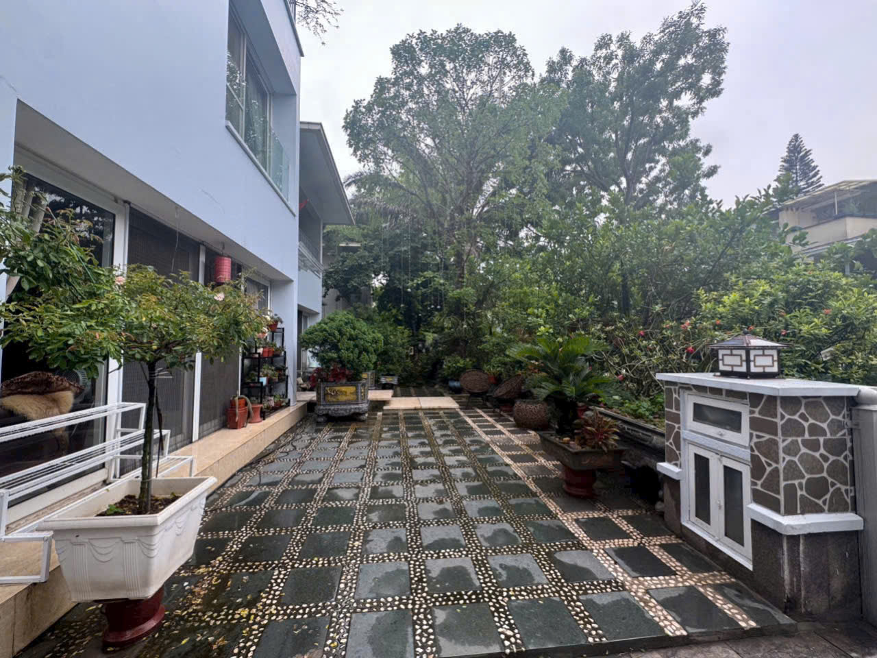 Chính chủ cần bán căn Biệt Thự Đơn lập 365m2,3 phòng ngủ,đủ đồ bên Vườn Tùng Ecopark 3